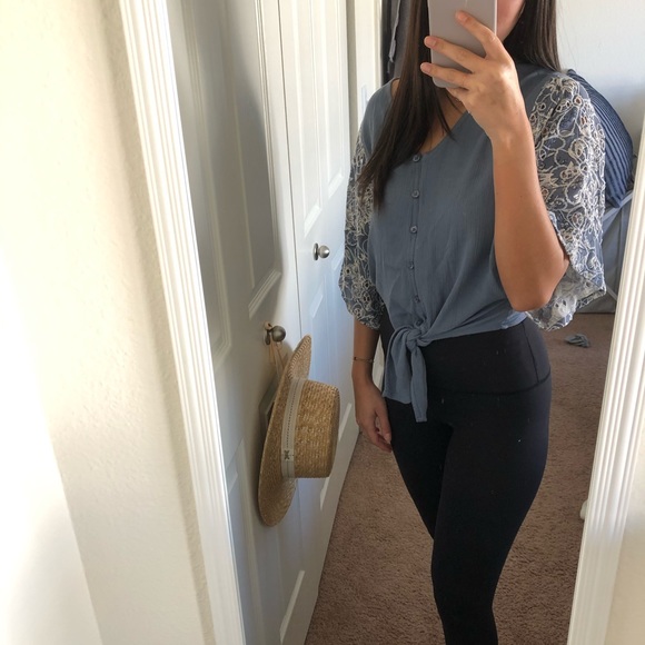 Eyelet sleeve top - Picture 1 of 6